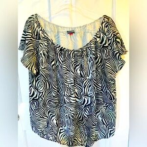 Vince Camuto Plus Black and White animal print Ruffled Blouse flutter sleeve 1X